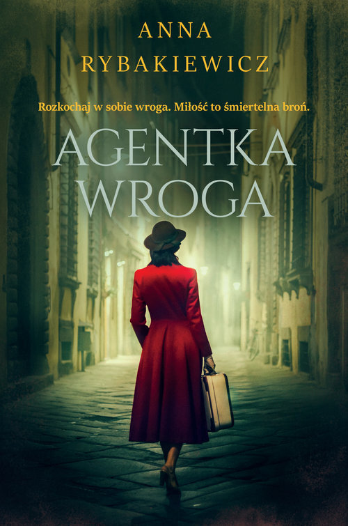 Agentka wroga (wielkie litery)